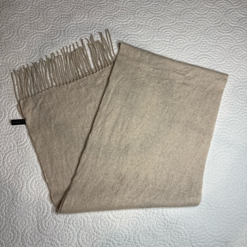 Enzo Montovani Luxurious Beige Cashmere Scarf